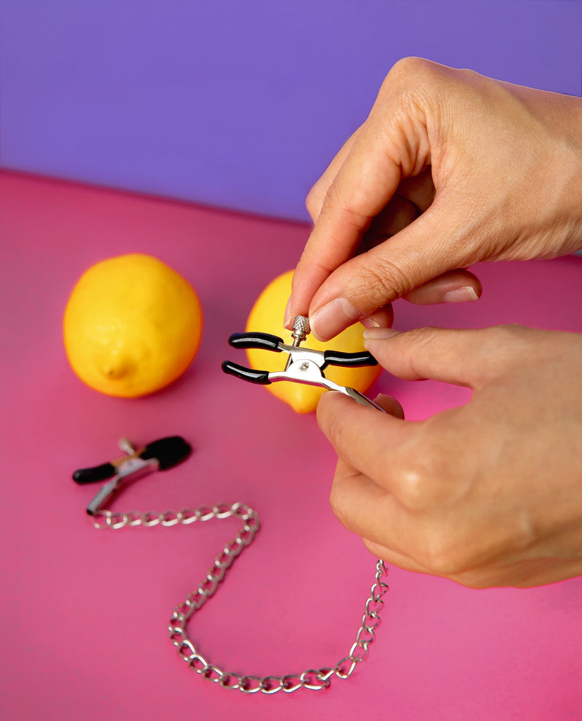 Bondage Adjustable Nipple Clamps with Chain